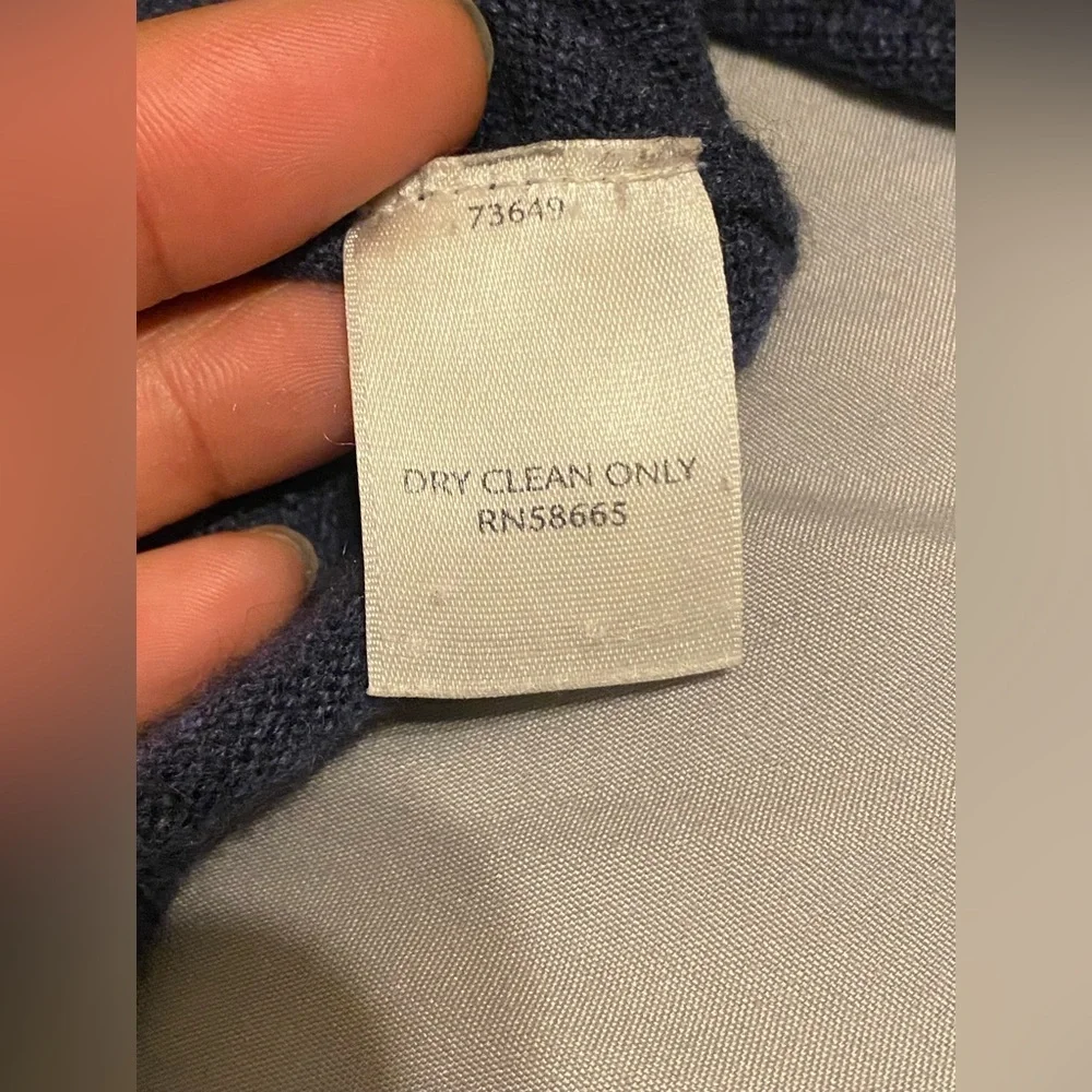 John W Nordstrom 100% cashmere V-Neck sweater
